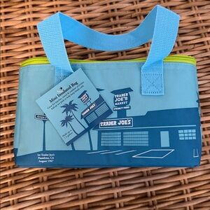 NWT- Trader Joe's Blue Insulated Lunch Bag with Green-Yellow Zipper